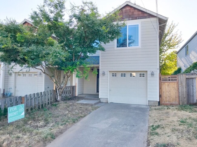 Building Photo - Powellhurst Renovated 3 Bedroom with AC, Garage, Fenced Backyard