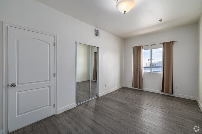 2 habitaciones, 2 baños - 1000 pies cuadrados - Dormitorio