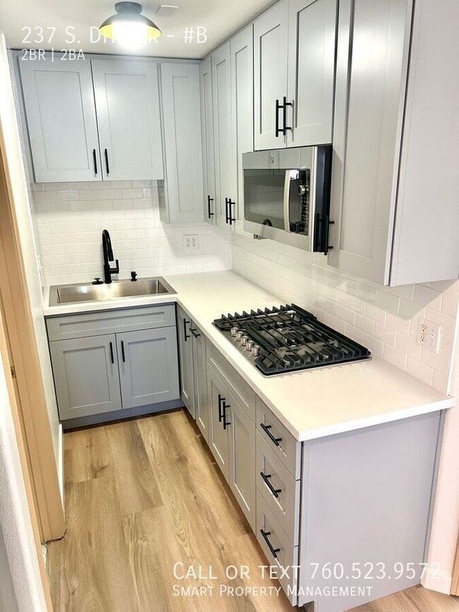 Building Photo - 237 S. Ditmar-#B Unit #B