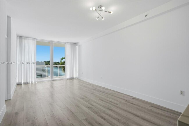 Photo - 6580 Indian Creek Dr Unit 304