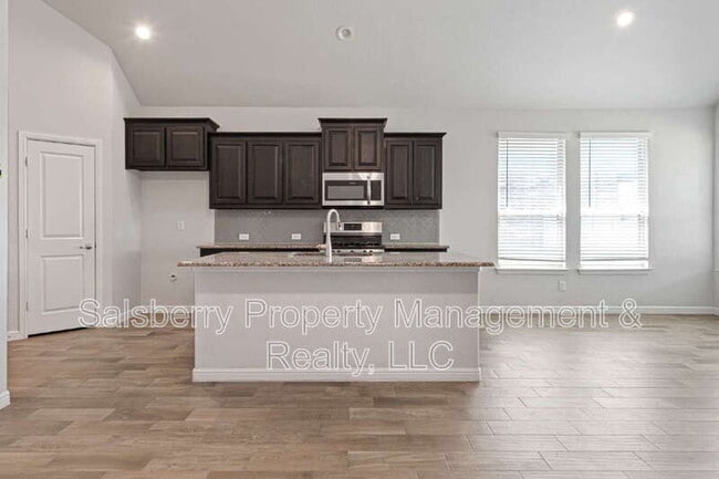 Photo - 821 Falcon Rd