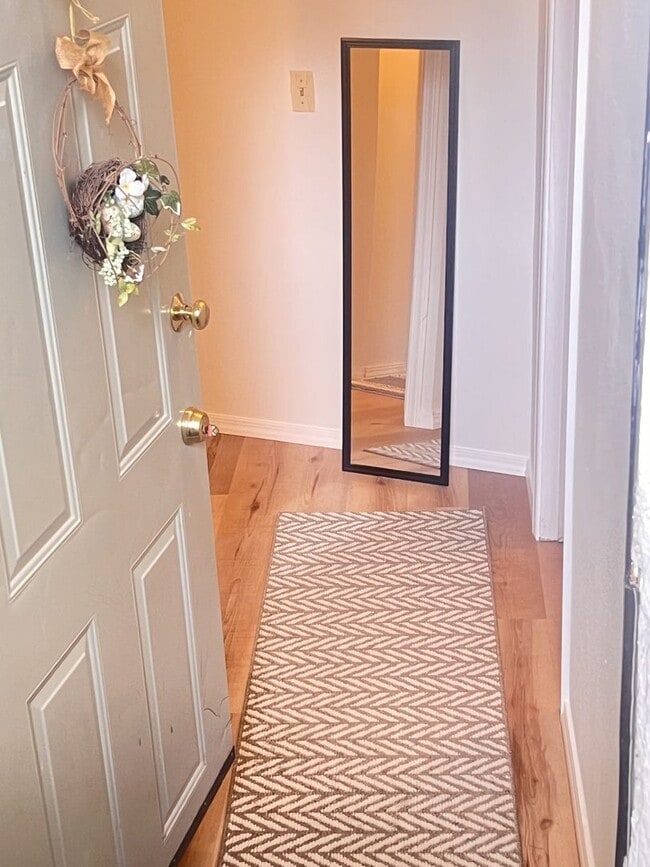 Photo - Fully Furnished, 1 Bedroom Basement Apartm... Unidad Basement