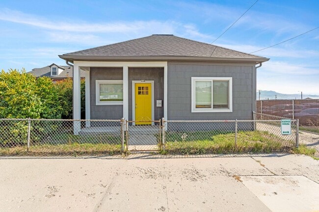 Building Photo - Updated 3bed/1bath Single Family Home