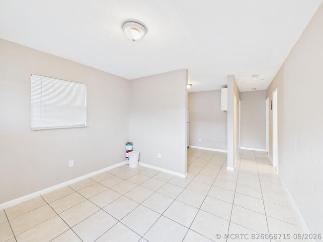 2711 NW 1st St Unit 4