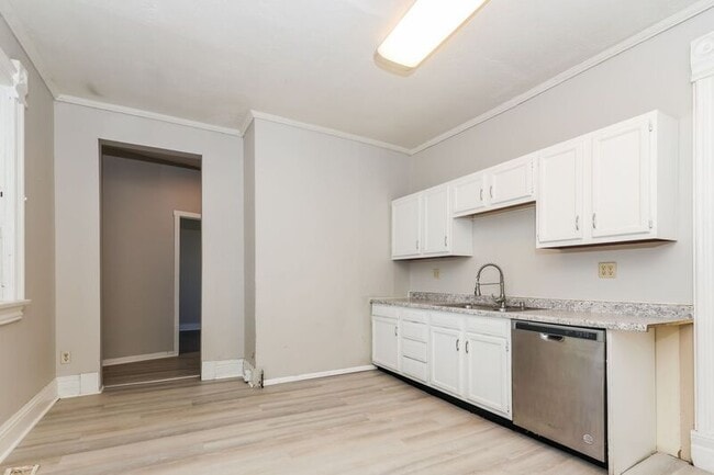 Photo - 902-904 1/2 S Limestone St.