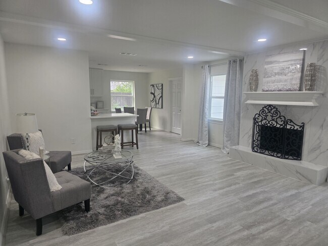 Photo - 1507 Village Green Ct