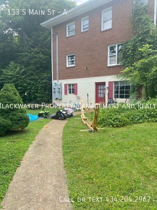Building Photo - 133 S Main St Unit A
