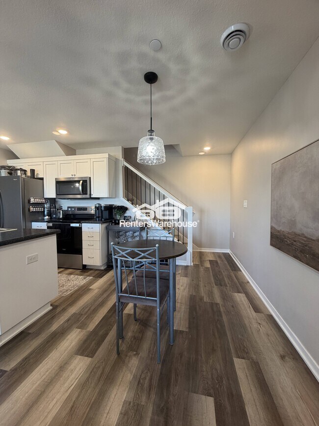 Photo - 642 Shardlow Ln NE