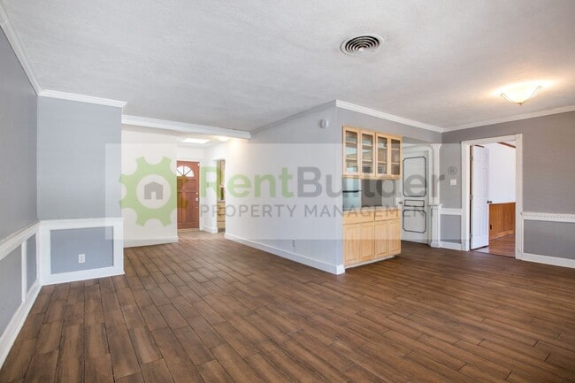 Photo - 8304 Dellwood Rd NE