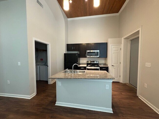Photo - 476 Poplar St Unit 2