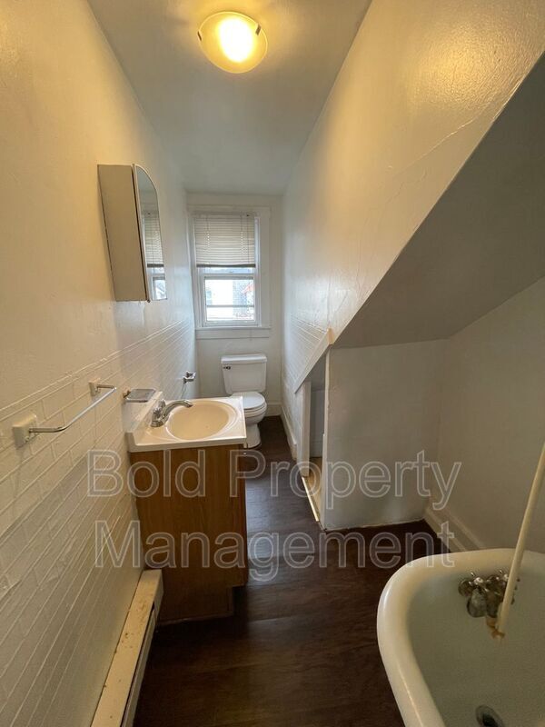 214 S 10th St Condo Unit 5 (3rd Fl.) Condo for Rent in Reading, PA