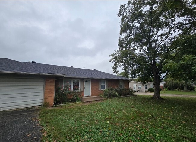 Building Photo - Charming 3-Bedroom Home with Spacious Yard and Modern Updates