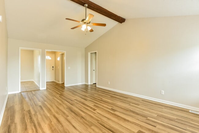 Photo - 209 Pin Oak Ct