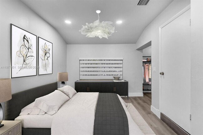 Photo - 648 South Dr