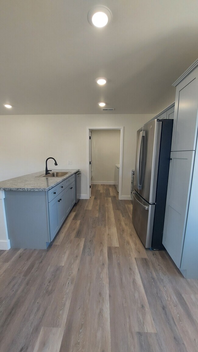 Photo - 1721 Talon St