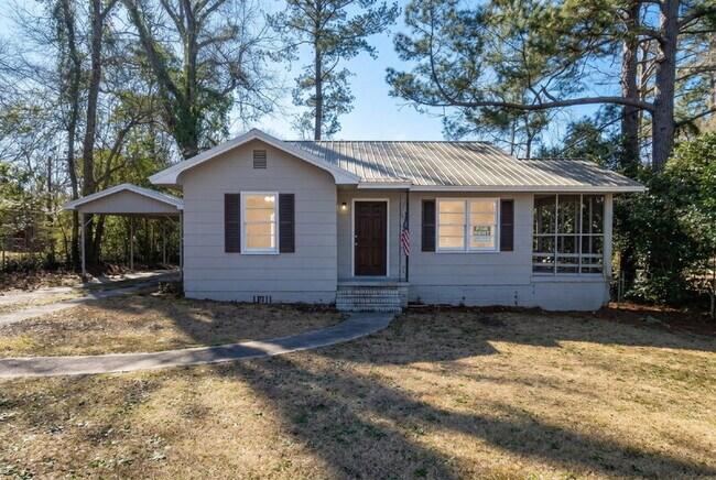 Photo - 112 Second St SW