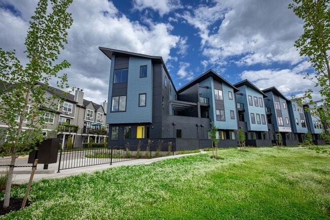 Photo - FREE MONTH! - Riverside Townhomes - Waterf...