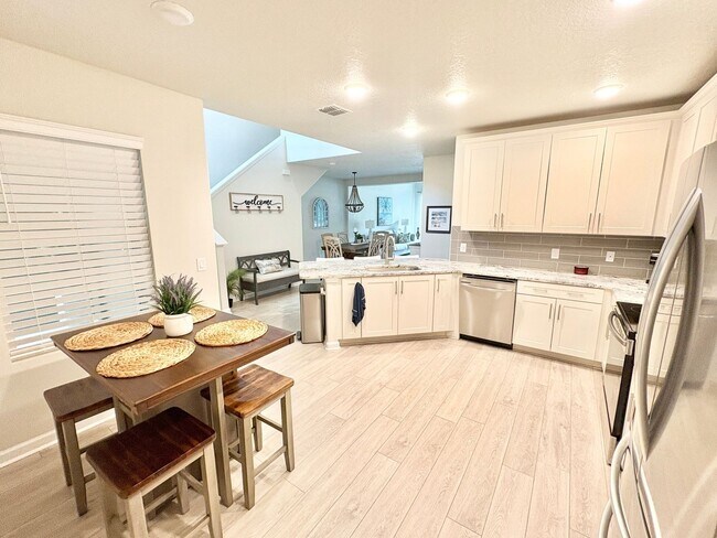 Photo - 783 Simeon Dr