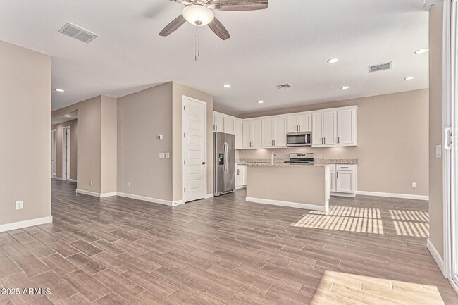 Photo - 707 W Hartford Ave