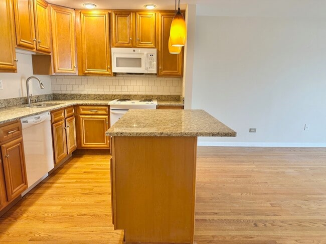 Photo - 870 E Old Willow Rd Unidad 261