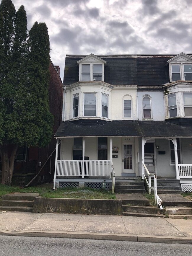 Building Photo - 808 W King St Unit 2