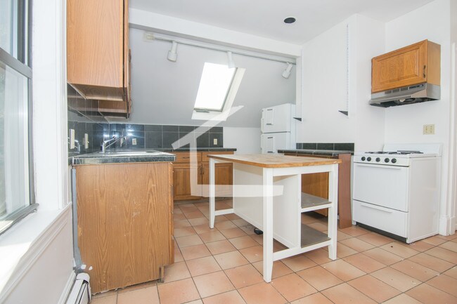 132 Chiswick Rd Unit 2