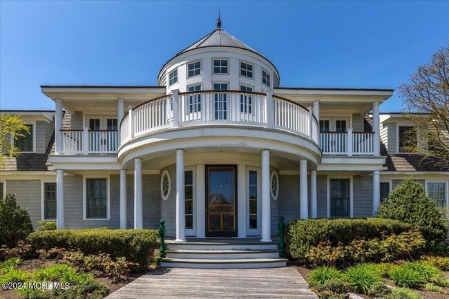225 Channel Ln