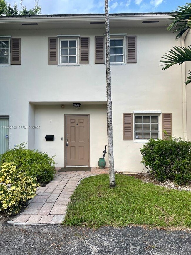 3141 N Palm Aire Dr