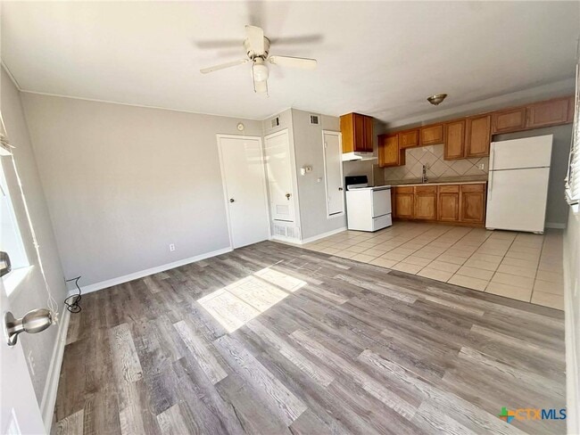 Photo - 1805 N W S Young Dr