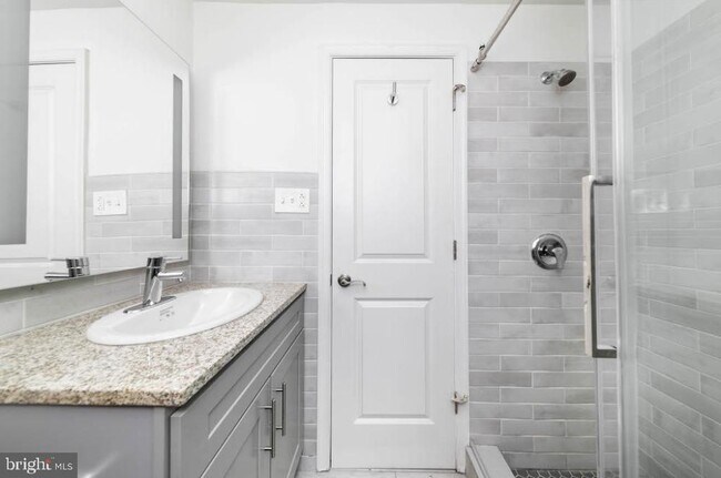 Photo - 2011 Spruce St Unit 2F