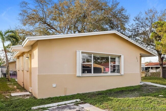 Photo - 2218 Farragut St
