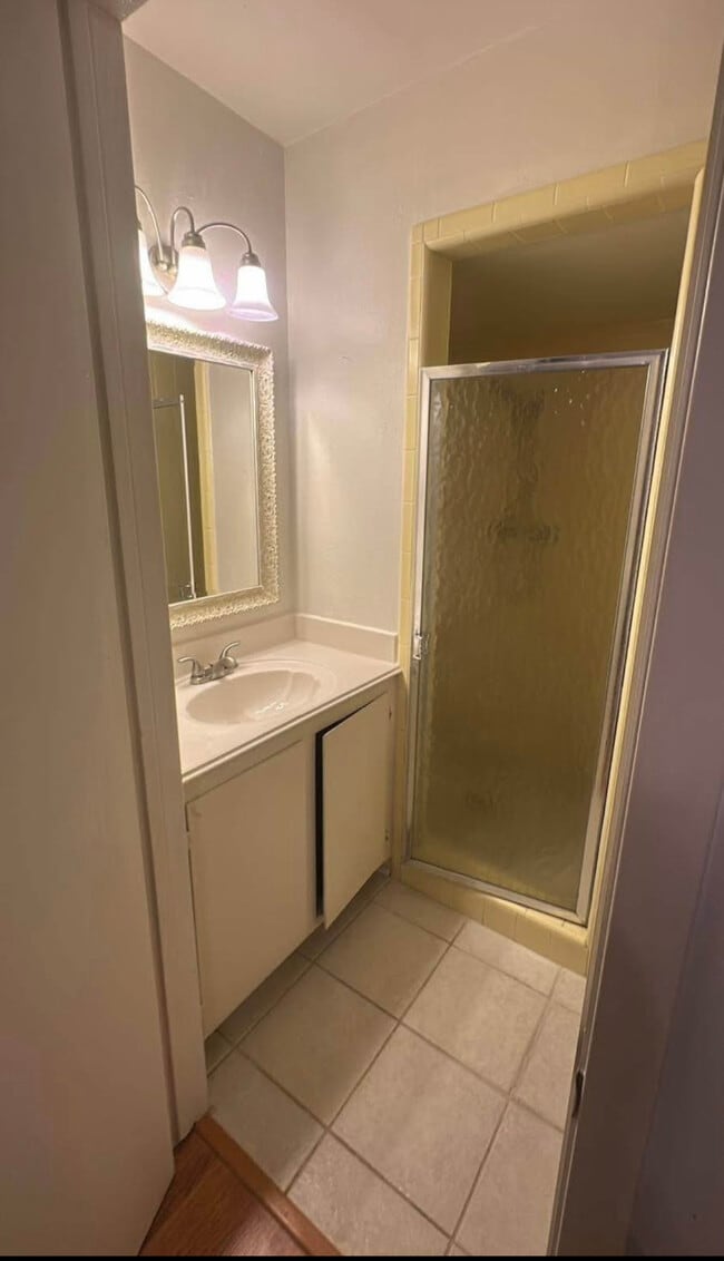 Photo - 223 Bay Colony Dr Unidad Private room with private