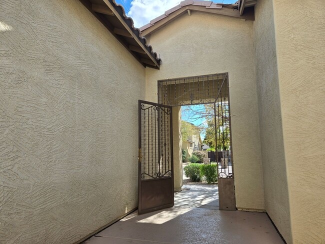 Photo - 16758 W Apache St