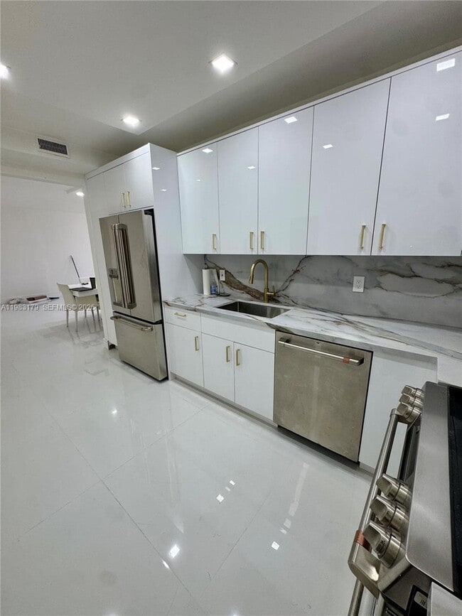 Photo - 10185 Collins Ave Unit 606