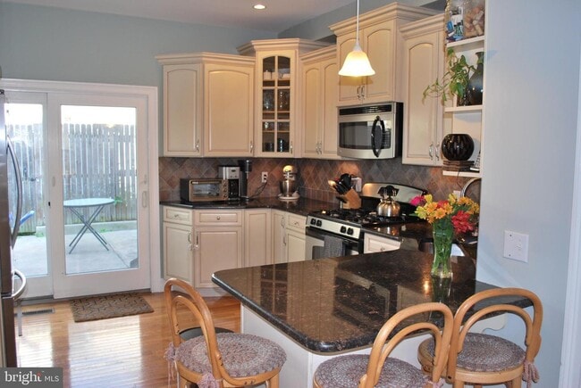 Photo - 2243 Kimball St