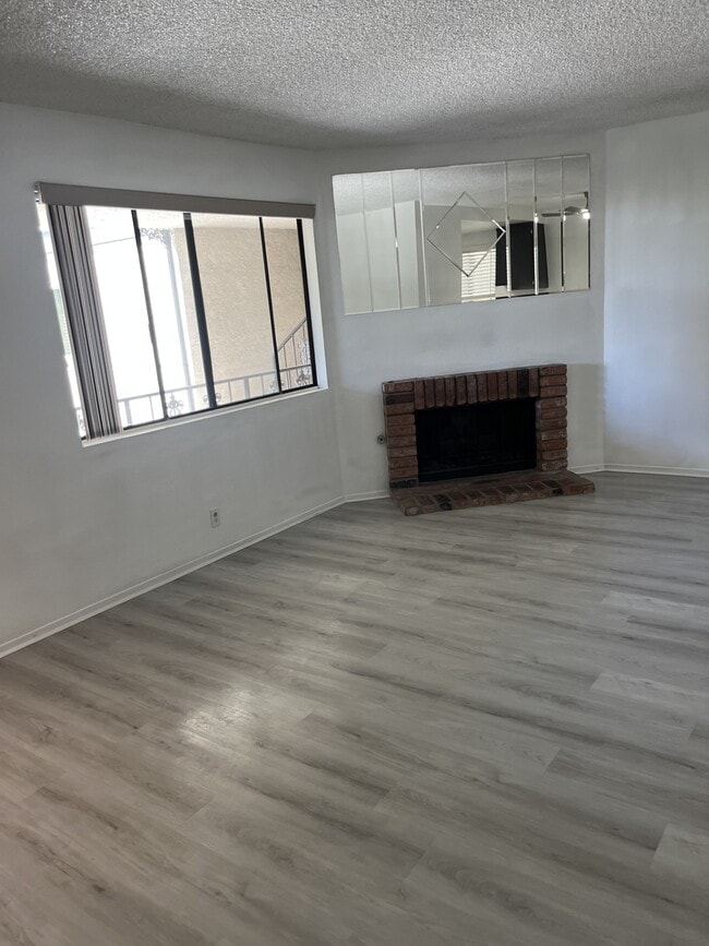 Living room - 2125 Ohio Ave Unit A