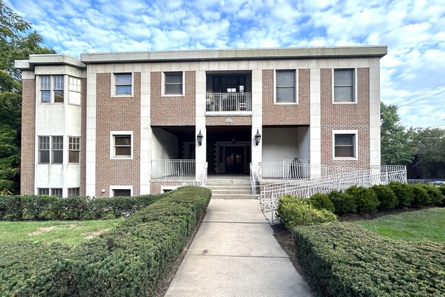 6111 5th AVENUE SHADY SIDE 15232 - The Emerson Apartments