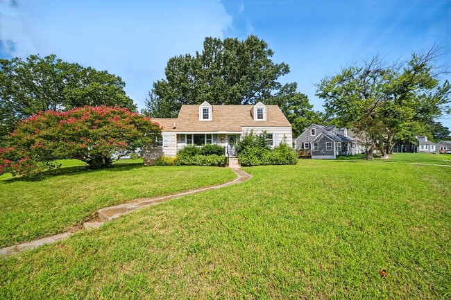RARE FIND-4 BEDROOMS, 2 BATHROOMS, FENCED BACK YARD and GARAGE-PETS!!