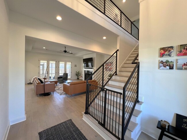 Photo - 607 Covington Walk Ln S