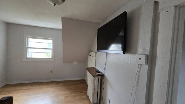 Photo - 1 Bedroom Burlington Available NOW! Unit Upstairs Bedroom