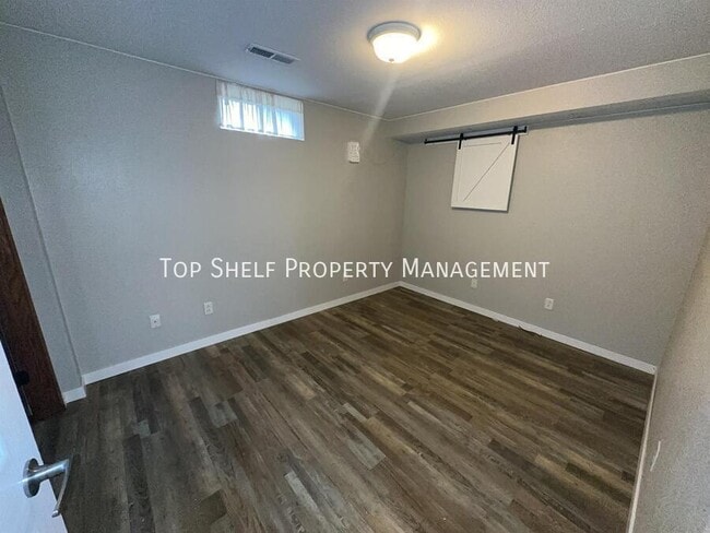 Photo - 747 High Rd