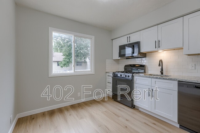 Photo - 4715 Davenport St