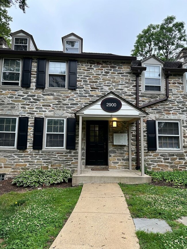 Photo - 2900 Midvale Ave Apartment Unit A