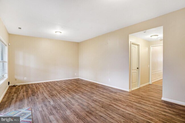 Photo - 20927 Trinity Square