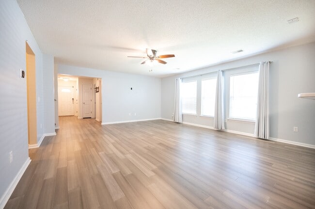 Photo - 343 Briarbend Rd