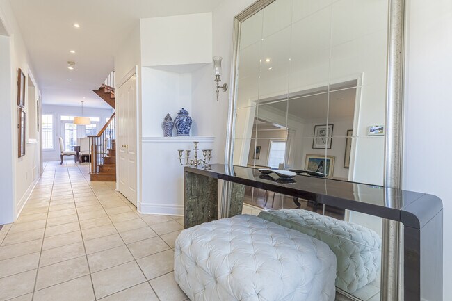 Photo - 2472 Upper Valley Crescent