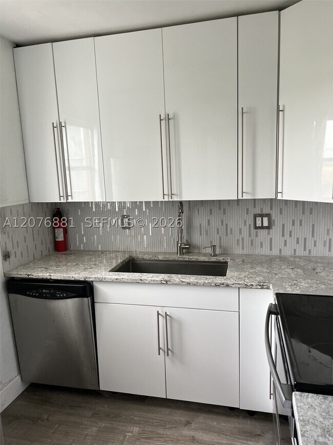 Photo - 941 Crystal Lake Dr Unit 305
