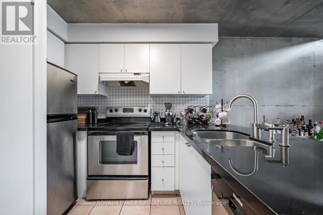 Photo - 954 King St W Unité 106