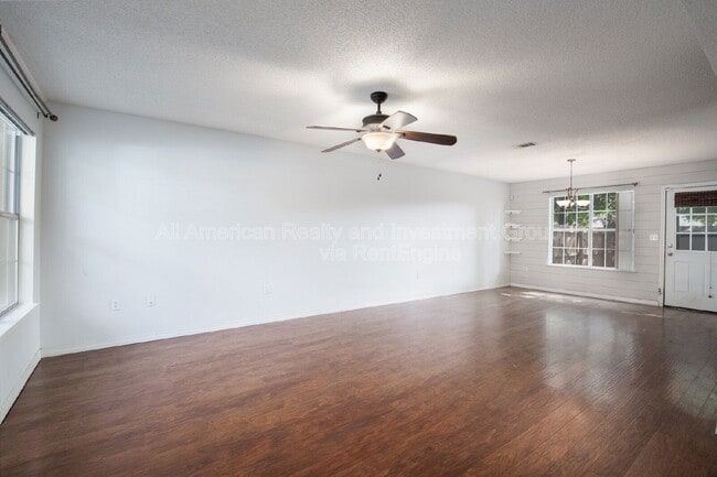 Photo - 426 Corvet St