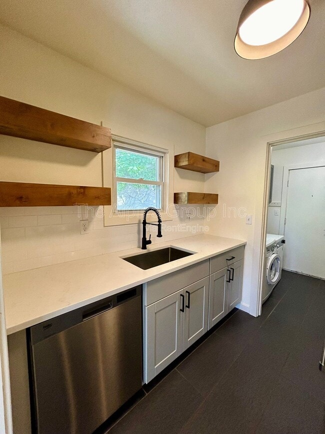 Photo - 4831 N Maryland Ave Unidad A